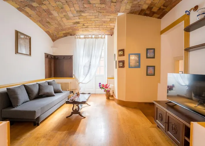 The British Corner, Central Cozy Loft With Garden 10 Min From Center