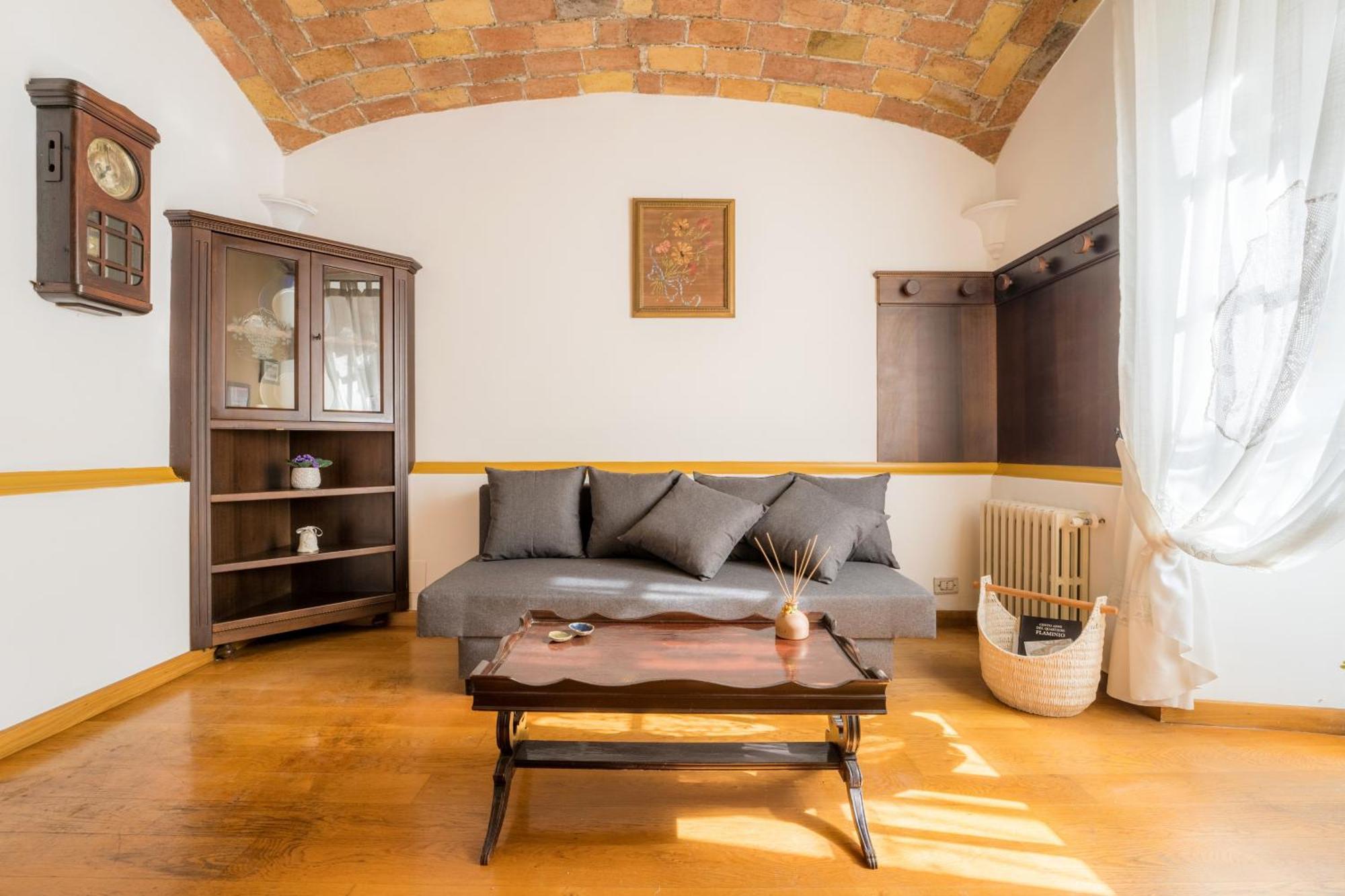 Apartment The British Corner, Cozy Loft With Garden 10 Min From Center *