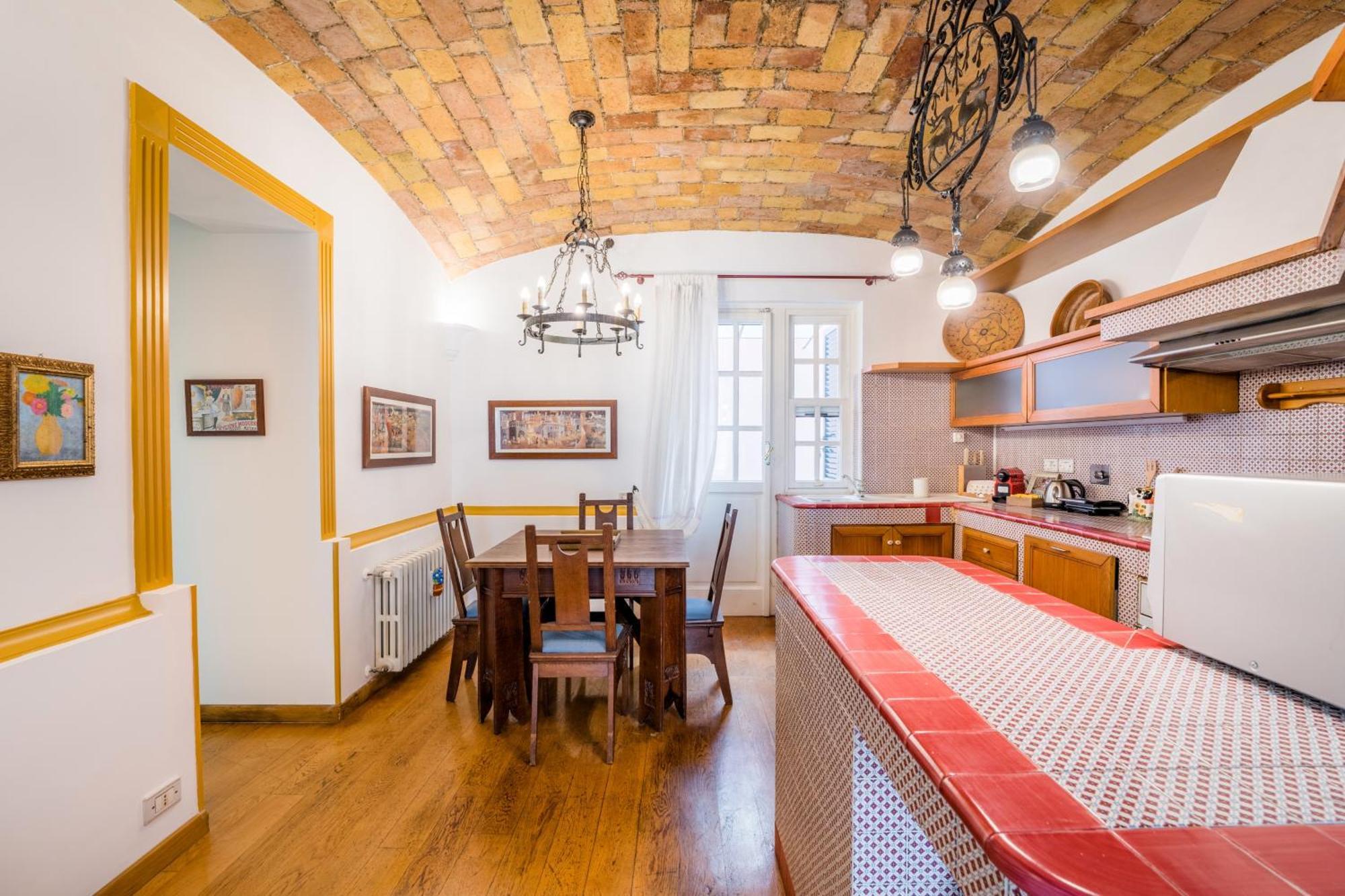 Apartment The British Corner, Cozy Loft With Garden 10 Min From Center
