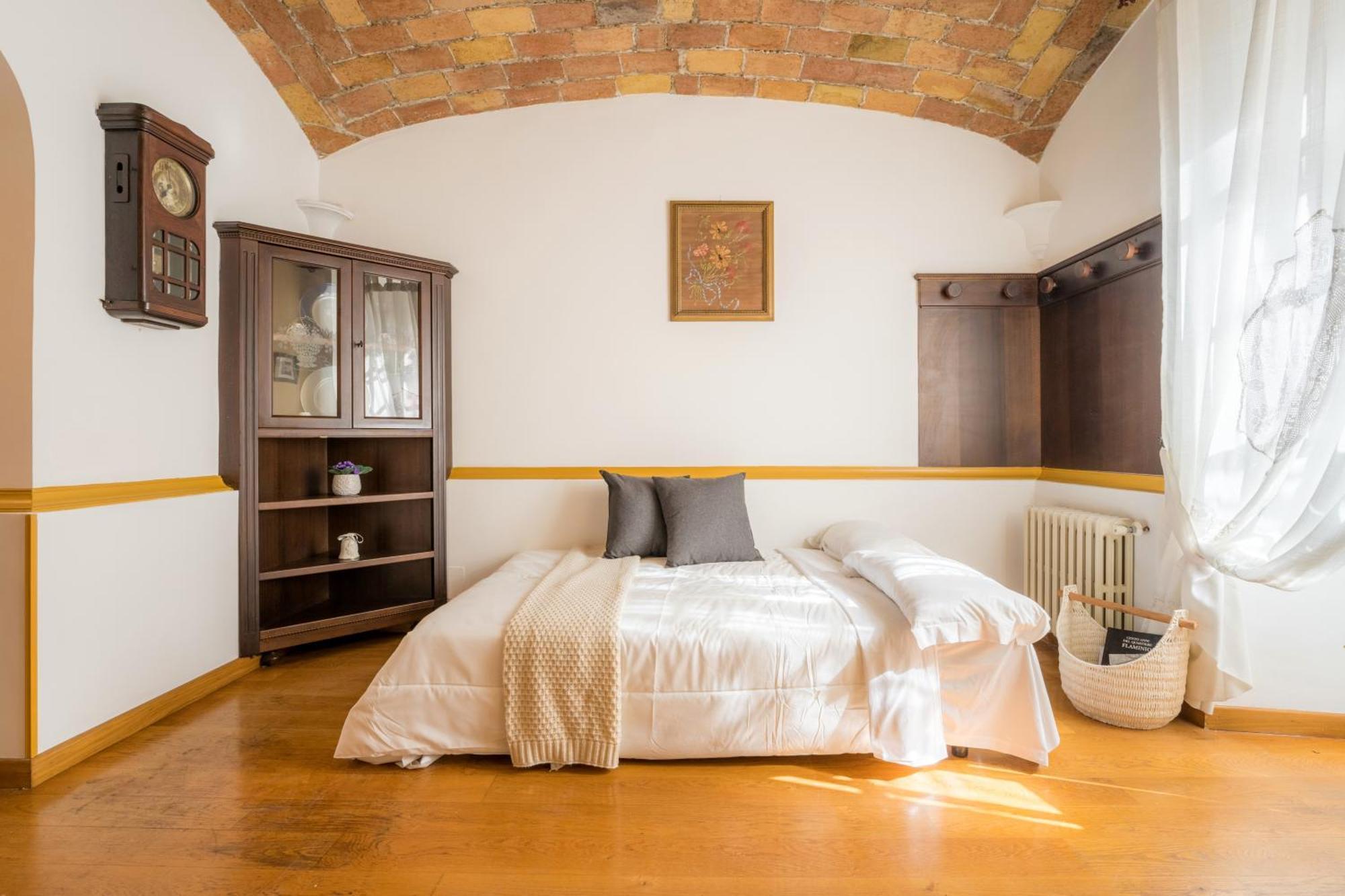 Apartment The British Corner, Cozy Loft With Garden 10 Min From Center